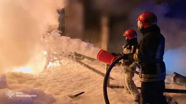 РФ вдарила по Івано-Франківщині, де спалахнула пожежа на об'єкті критичної інфраструктури