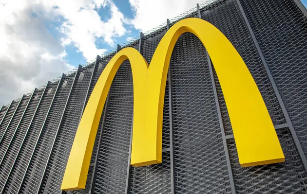 McDonald's расширяет партнерство с сетями АЗС